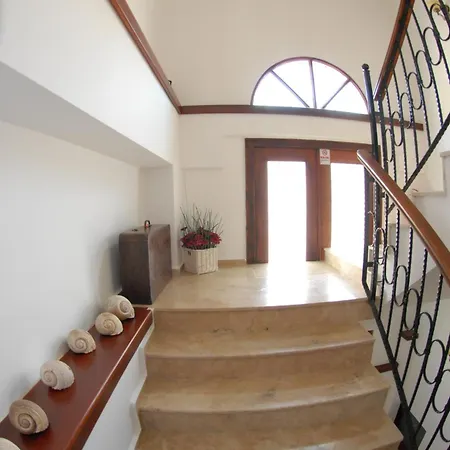 בית הארחה Aliye Hanim Ayvalı